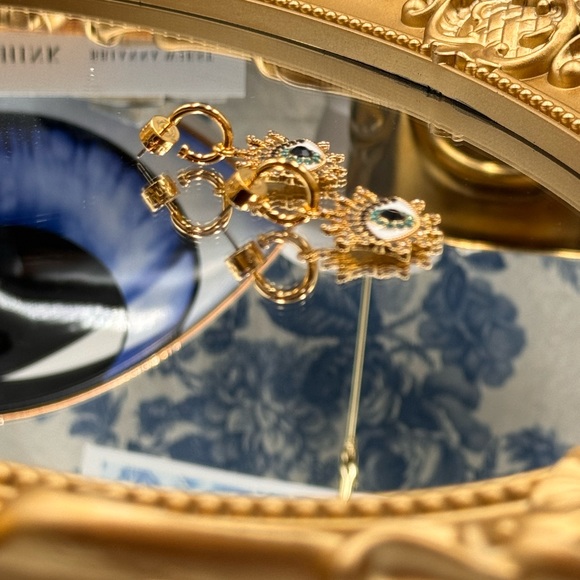 🆕 KURT GEIGER LONDON 🧿 NWOT Evil Eye Huggie Earrings - Picture 13 of 16